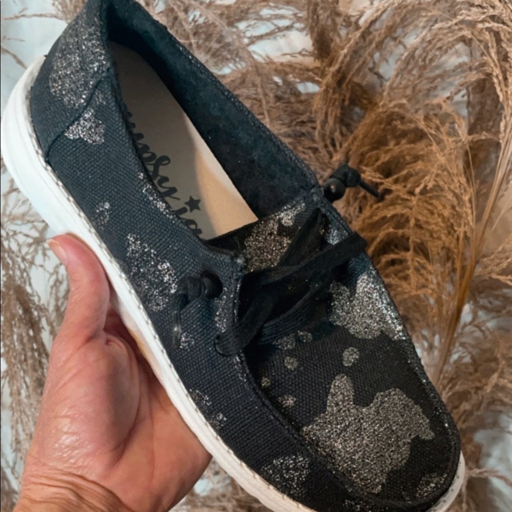 Gypsy Jazz Sparkly Black Cow